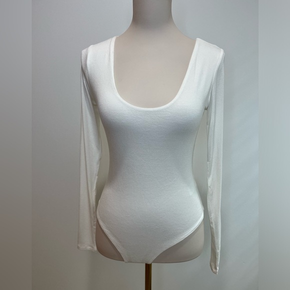 Naked Wardrobe NWT NW V-Neck Long Sleeve Bodysuit in White - Picture 8 of 11